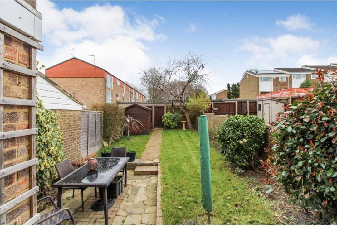 Double Room In Crawley,Gatwick,West Sussex Ifield Exterior photo